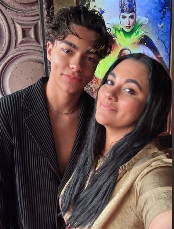 Who is Felicia Day Dating – Felicia Day's Boyfriend & Exes